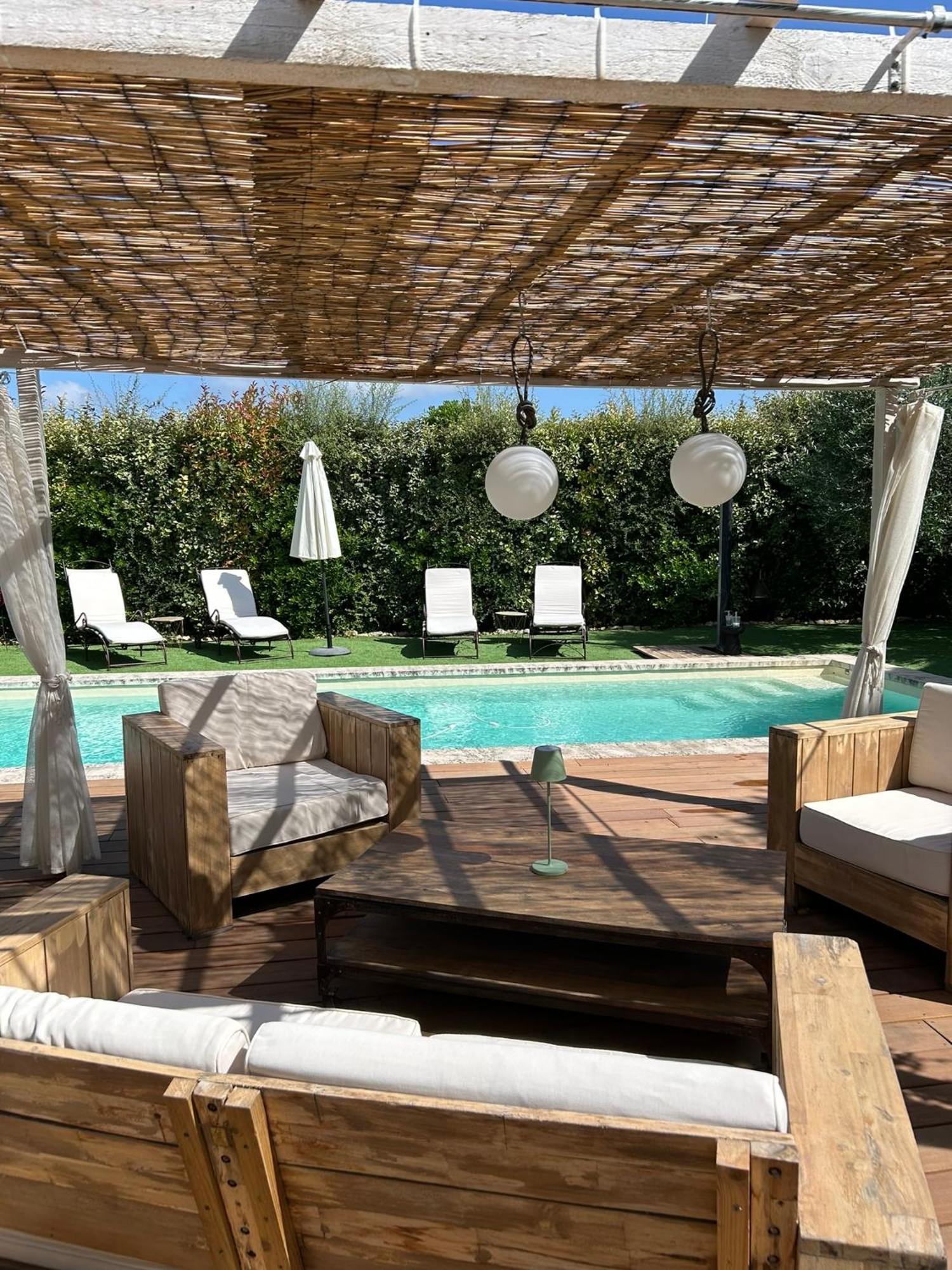 La Maiz Hotel Maubec  Buitenkant foto